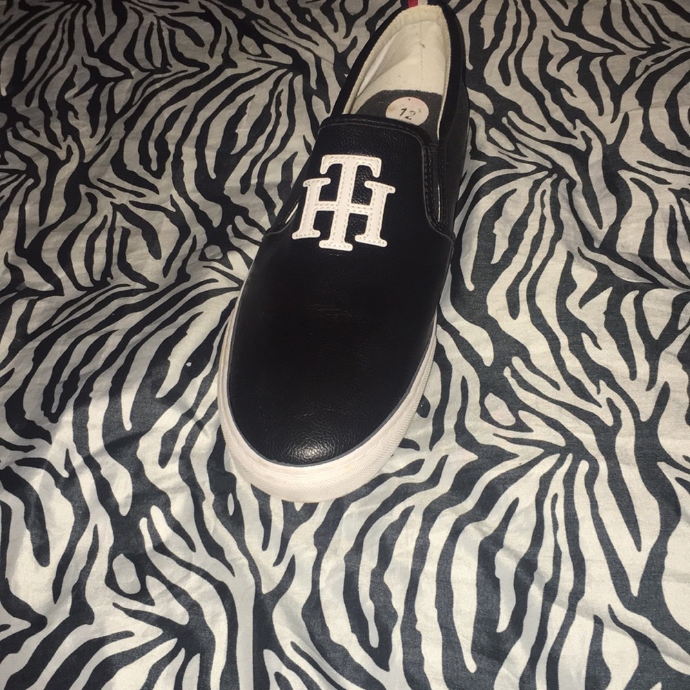 Tommy walking shoes
